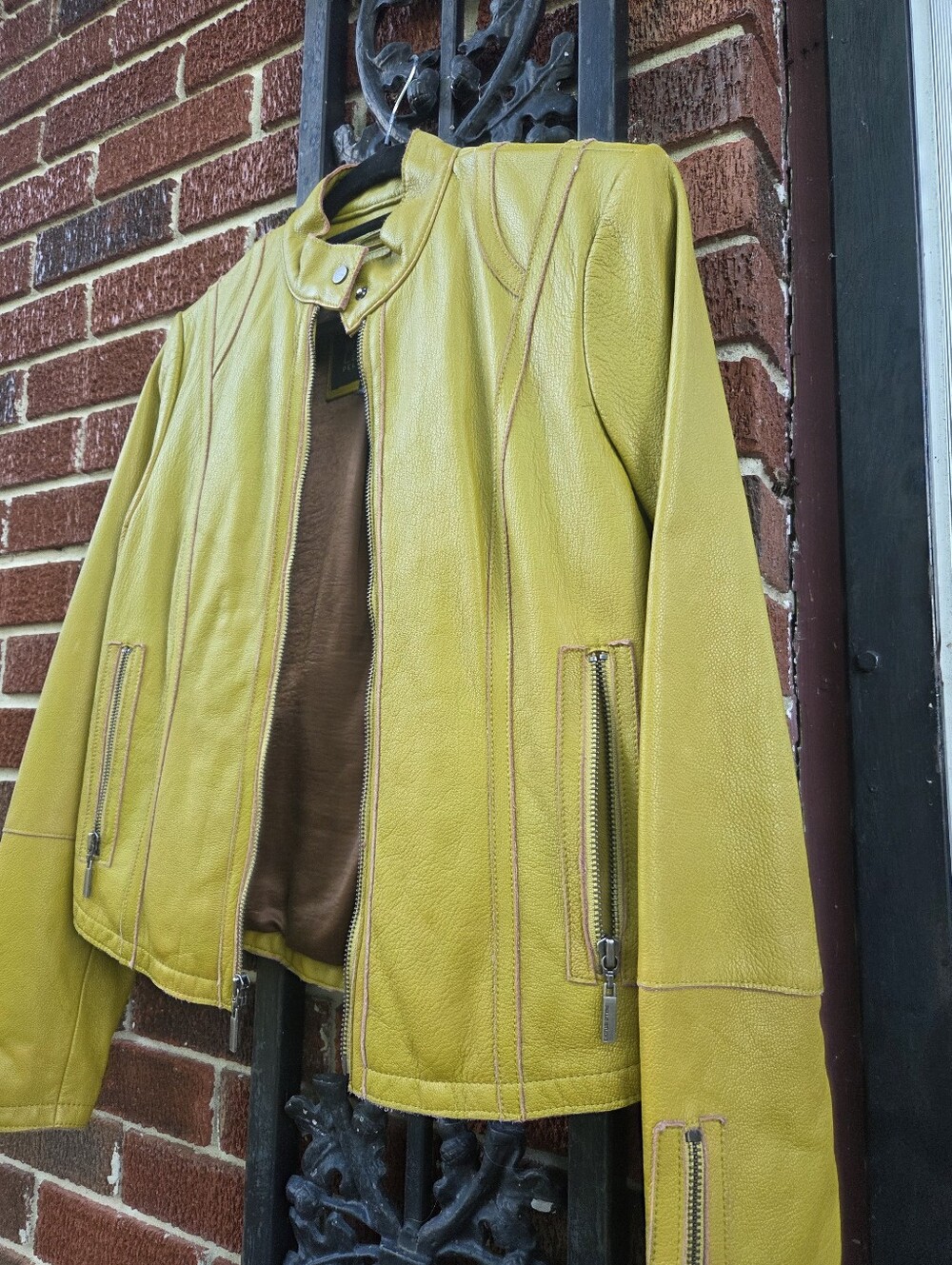 Leather jacket - Picture 5 of 7